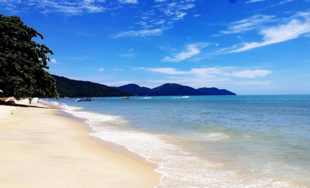 Batu Ferringhi Luxury Seaview Suite - 3Br Экстерьер фото